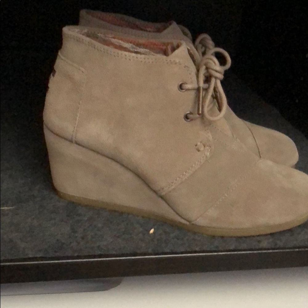 Tom wedges booties